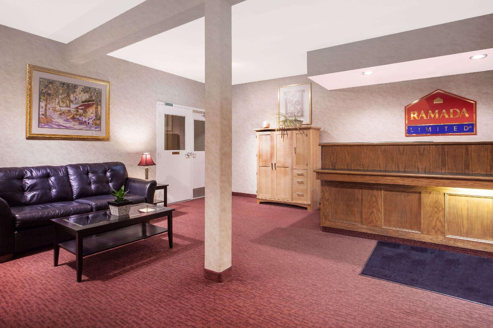 Hotel Ramada Limited 100 Mile House Exterior foto